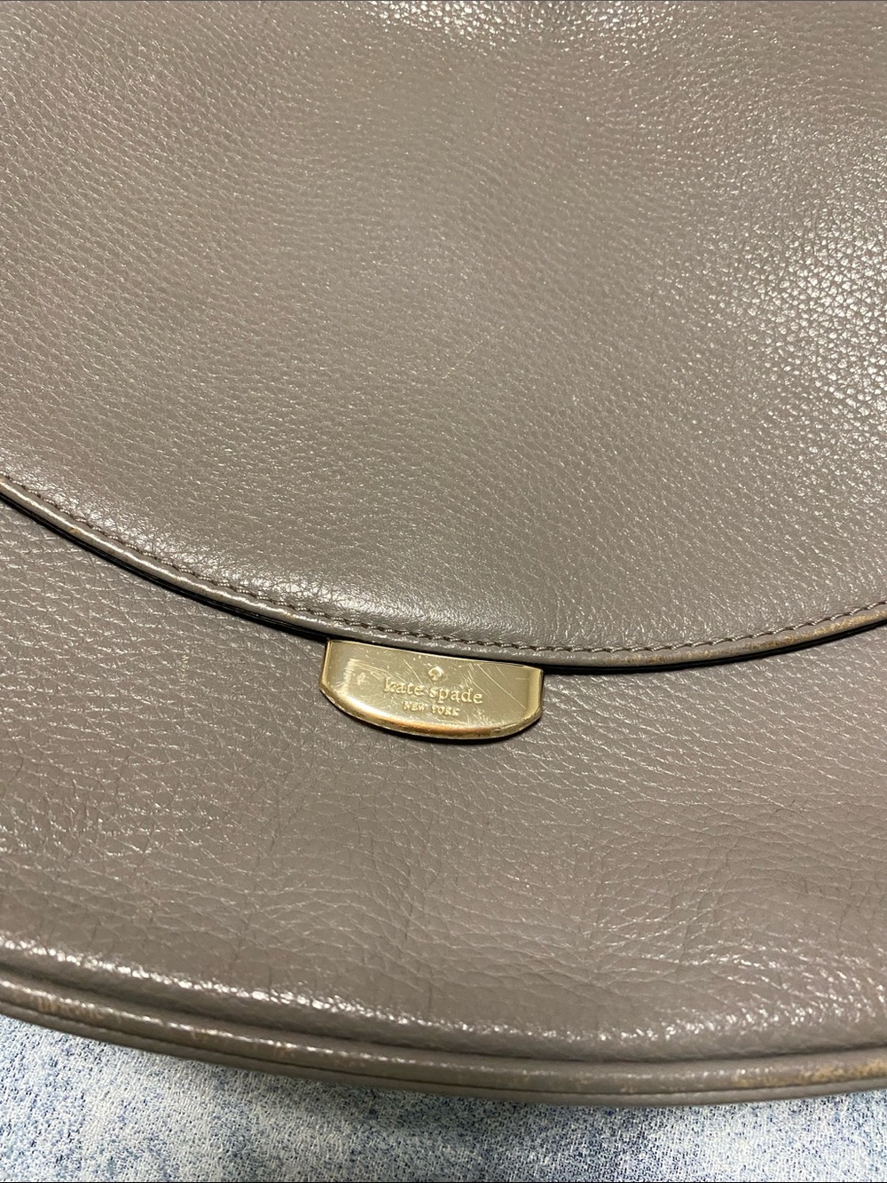 kate spade gray pebble leather crossbody with gold hardware - Picture 4 of 8